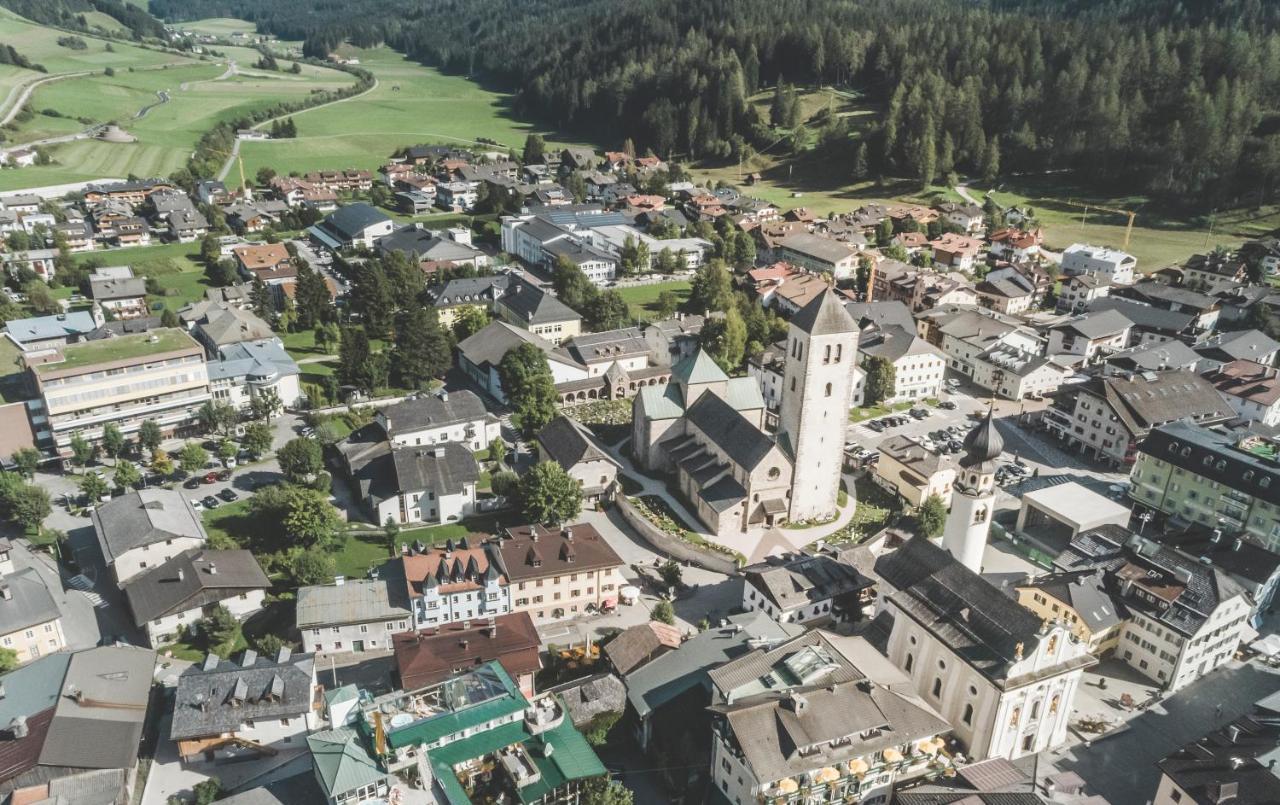 Hotel Villa Waldheim San Candido Esterno foto