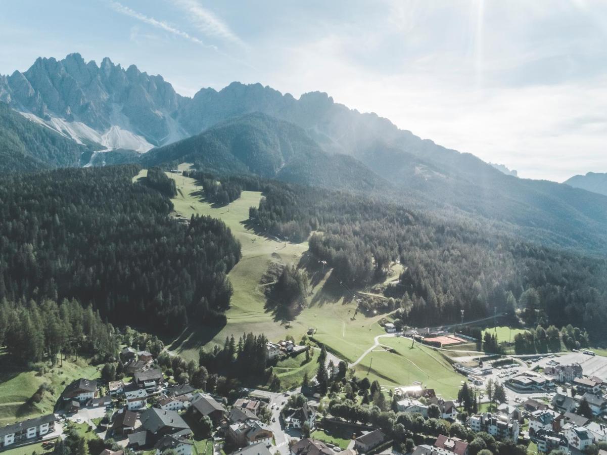 Hotel Villa Waldheim San Candido Esterno foto