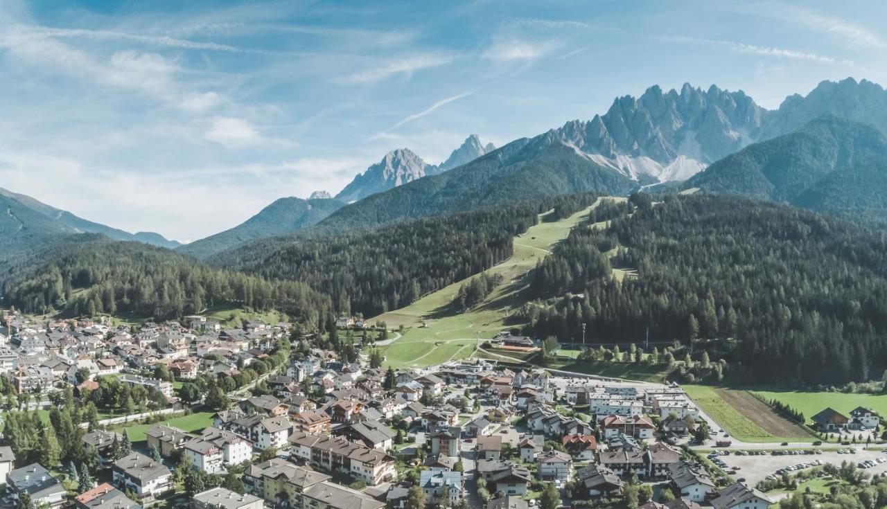Hotel Villa Waldheim San Candido Esterno foto