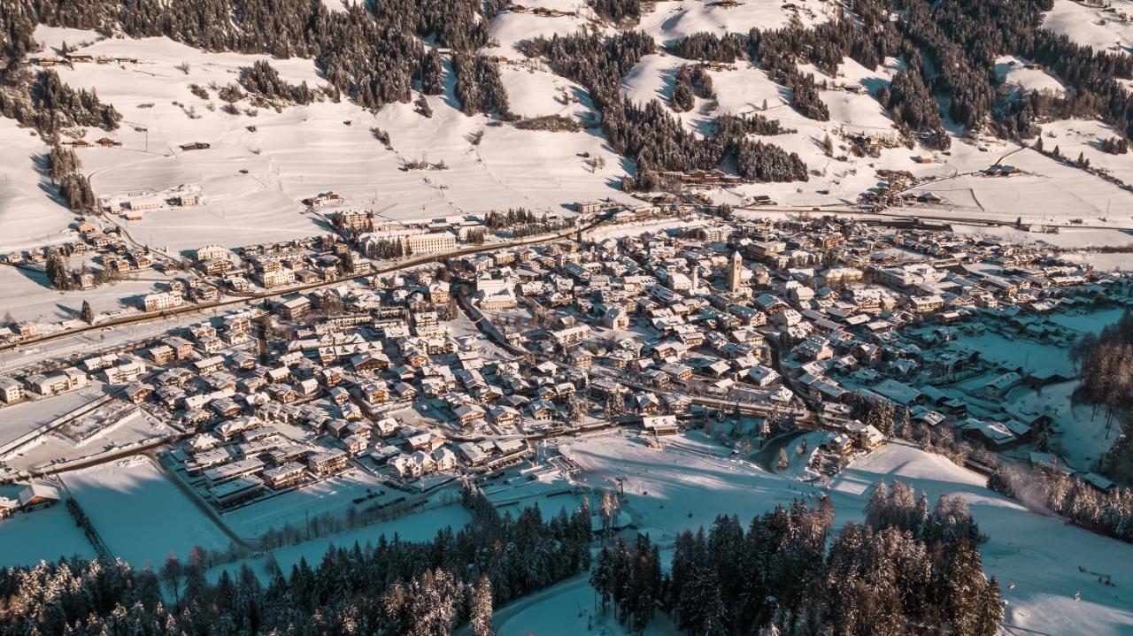Hotel Villa Waldheim San Candido Esterno foto