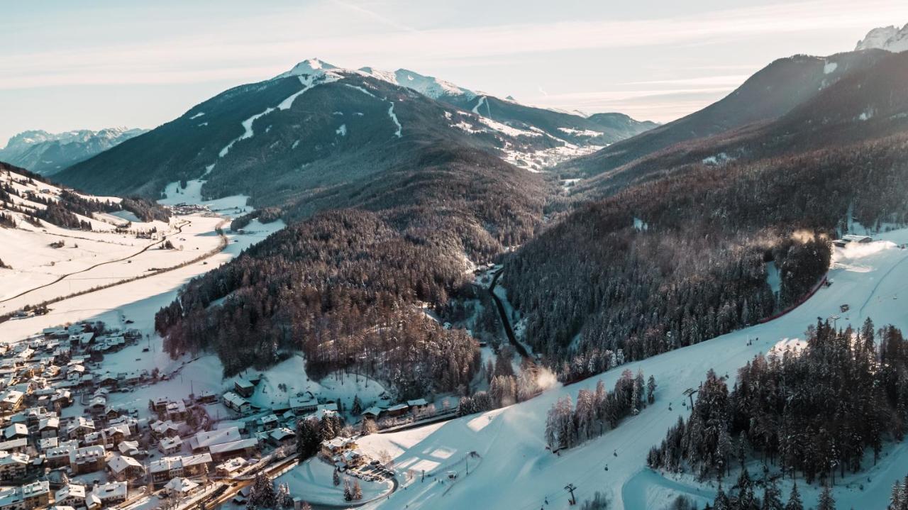 Hotel Villa Waldheim San Candido Esterno foto