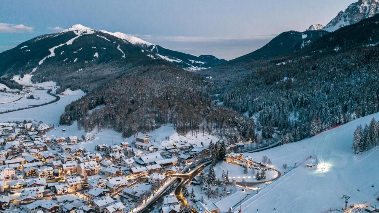 Hotel Villa Waldheim San Candido Esterno foto