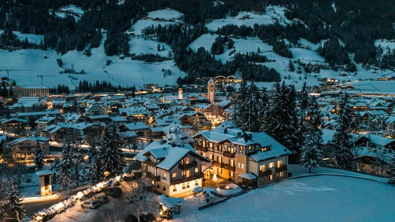 Hotel Villa Waldheim San Candido Esterno foto