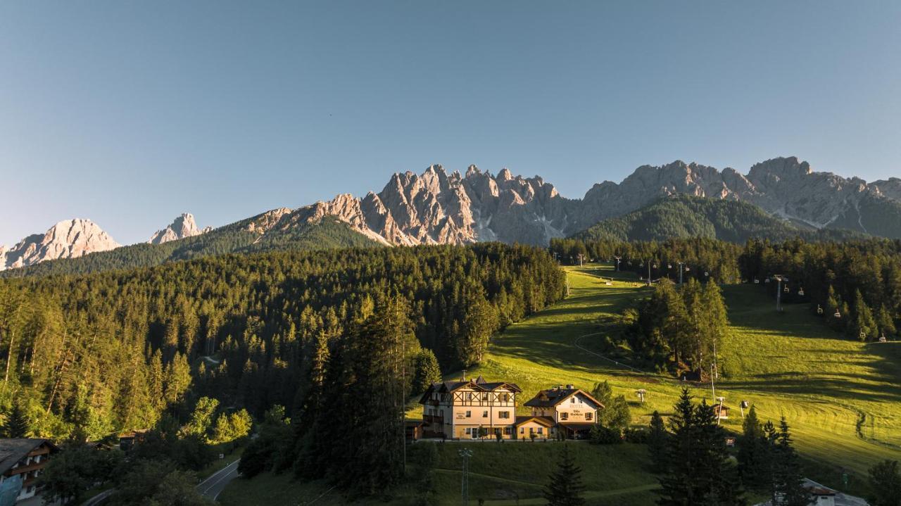 Hotel Villa Waldheim San Candido Esterno foto
