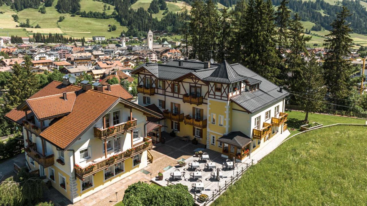 Hotel Villa Waldheim San Candido Esterno foto