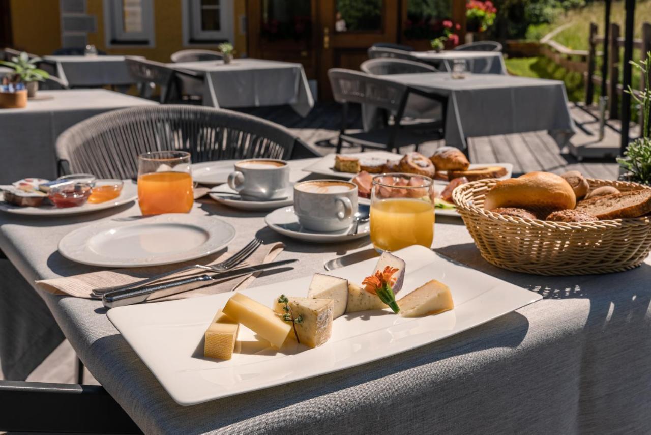 Hotel Villa Waldheim San Candido Esterno foto