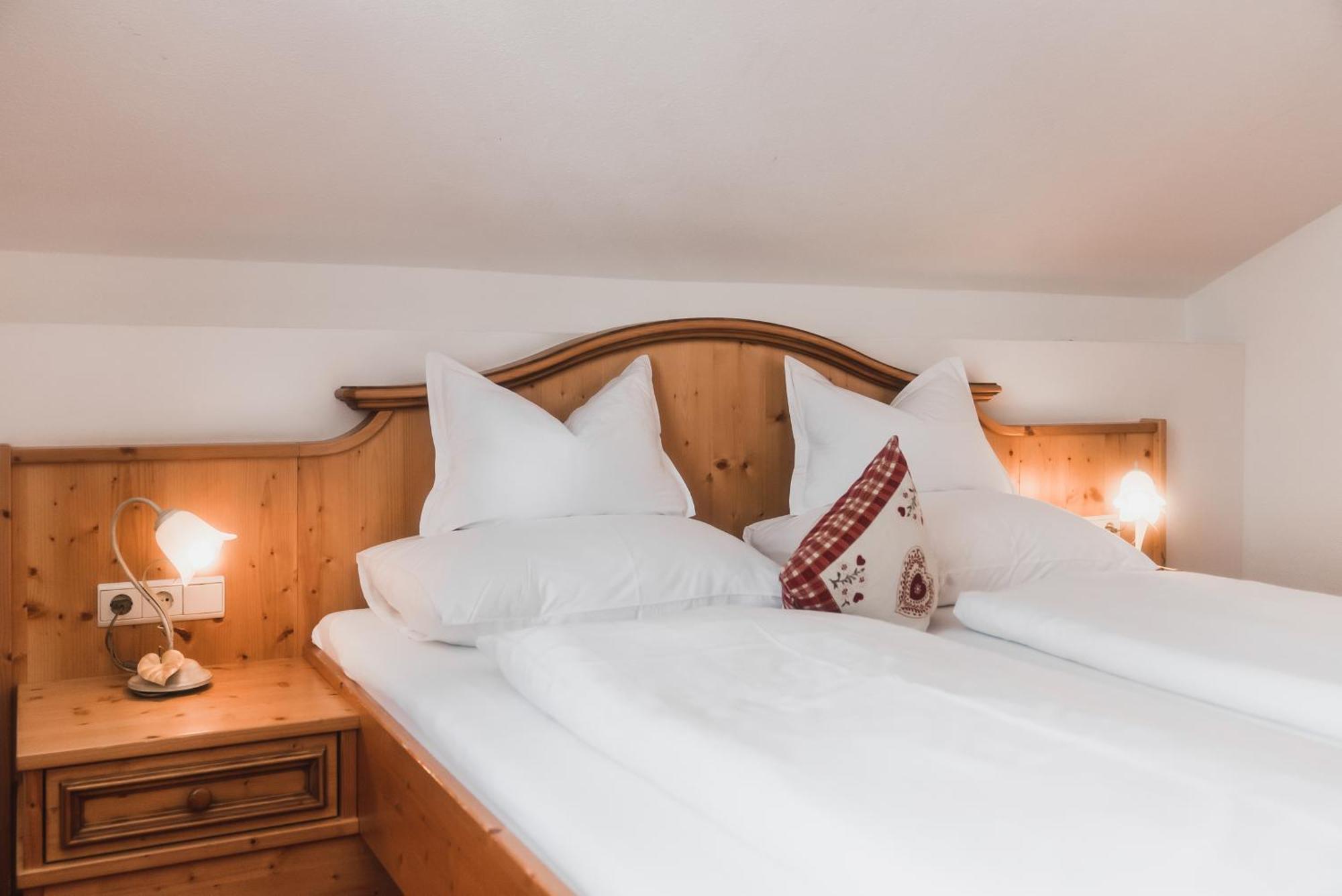 Hotel Villa Waldheim San Candido Esterno foto