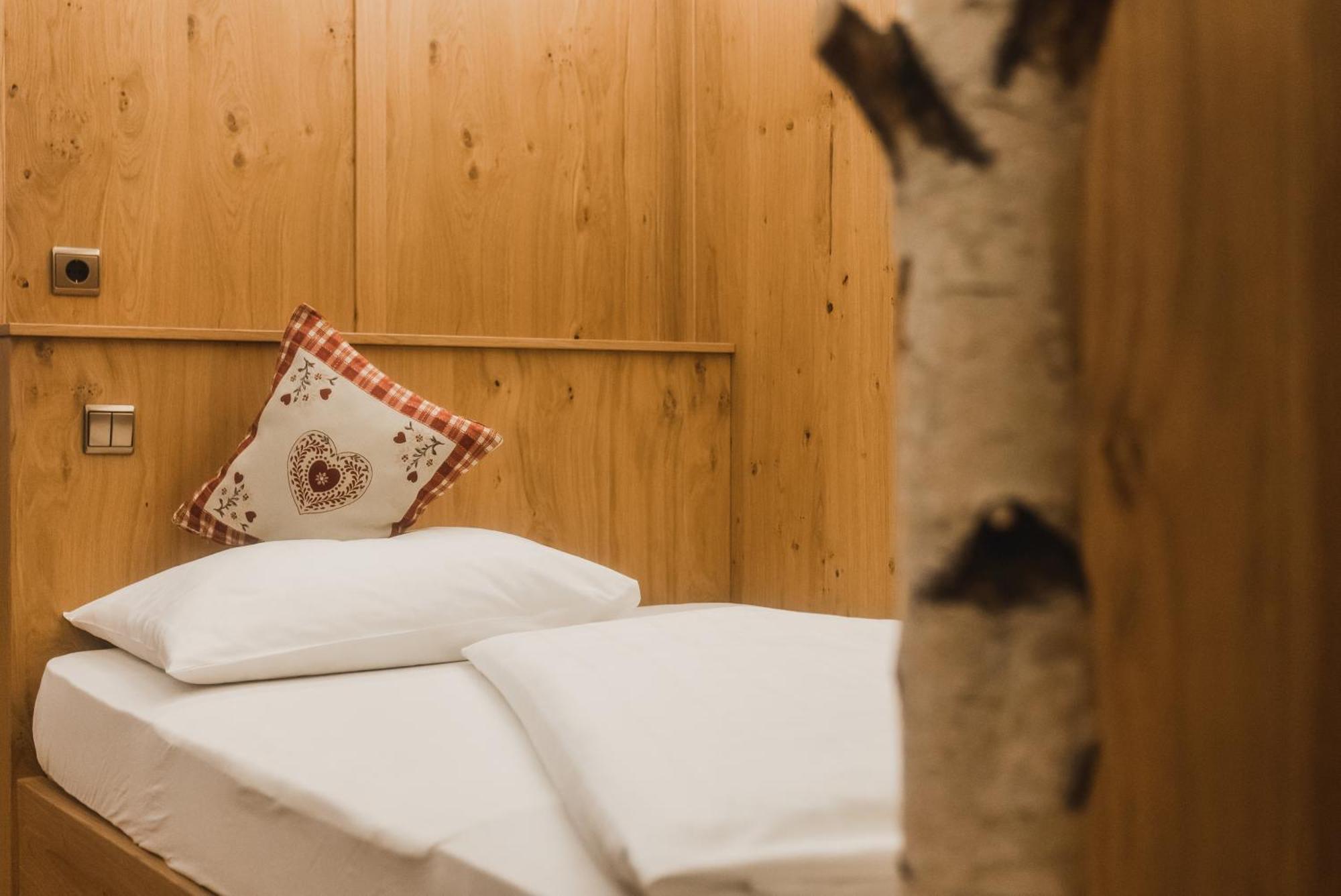 Hotel Villa Waldheim San Candido Esterno foto