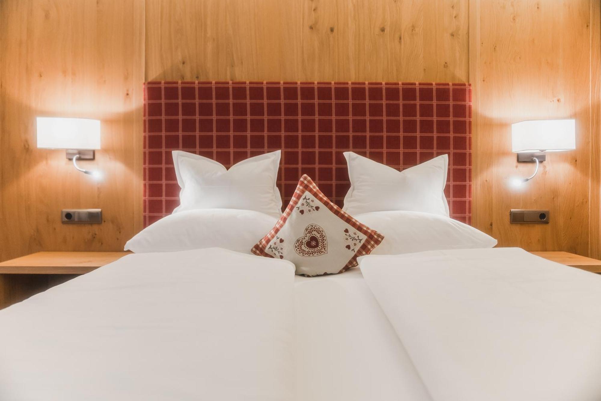 Hotel Villa Waldheim San Candido Esterno foto